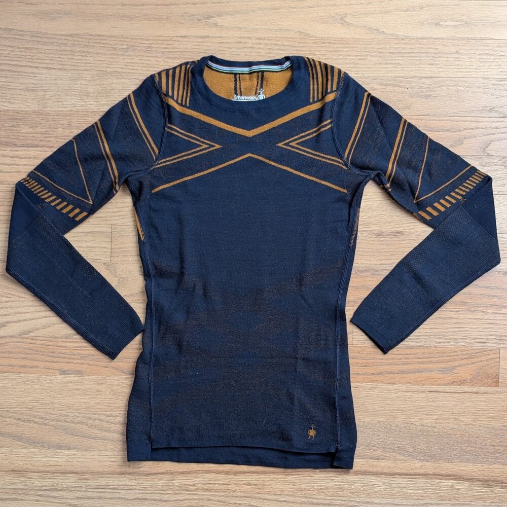 XS Smartwool women's base layer, color dark blue and yellow geometric